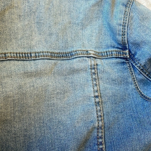 Zara youth size 8 medium blue freyed style jean denim jacket - Picture 3 of 9